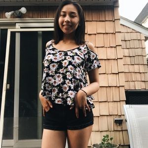 daisy cold shoulder top